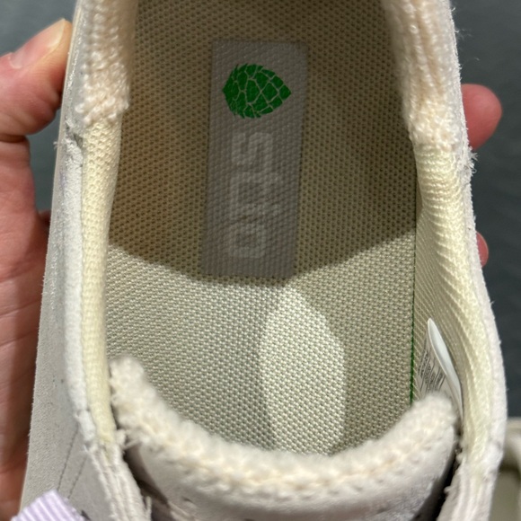 Stio Women's slip on Cream with Lavender Accents sneaker loafer - Picture 7 of 12